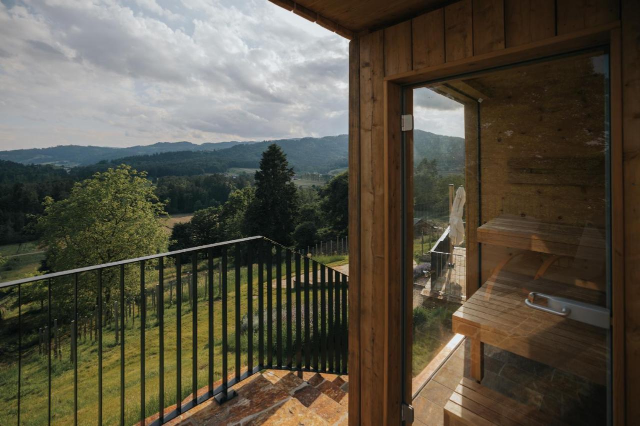 Am Wildbachberg - Luxus Ferienhaeuser Mit Infinitypool, Privatsauna Und Weinkeller Deutschlandsberg Exterior photo