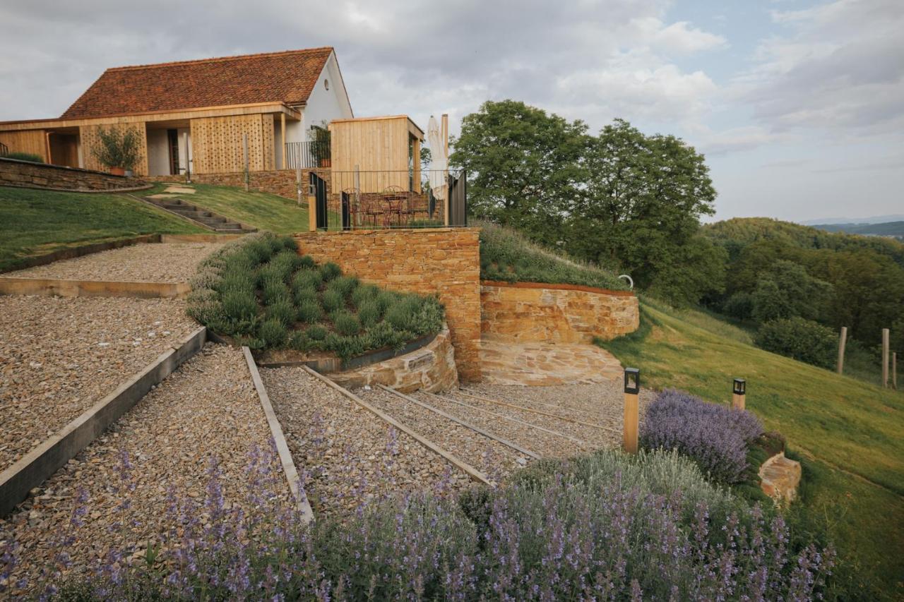 Am Wildbachberg - Luxus Ferienhaeuser Mit Infinitypool, Privatsauna Und Weinkeller Deutschlandsberg Exterior photo