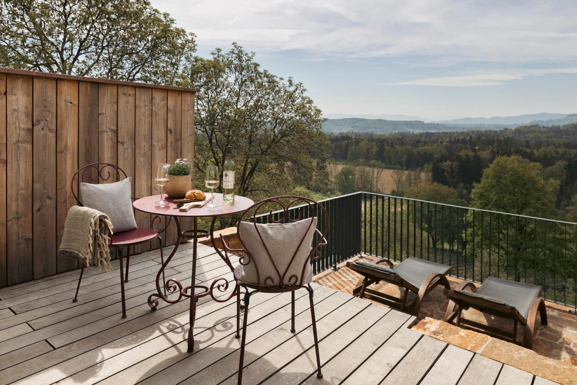 Am Wildbachberg - Luxus Ferienhaeuser Mit Infinitypool, Privatsauna Und Weinkeller Deutschlandsberg Exterior photo